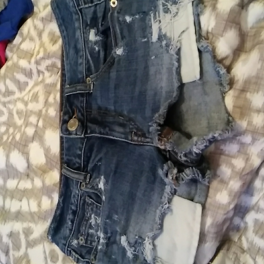 Ripped short shorts